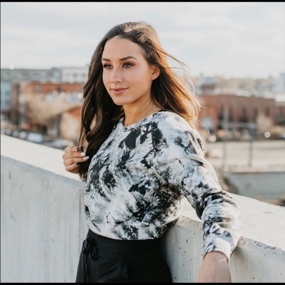 Balance Athletica Tops - BALANCE ATHLETICA Black and Gray Crop Tie Dye Crew Neck Sweatshirt Size Medium